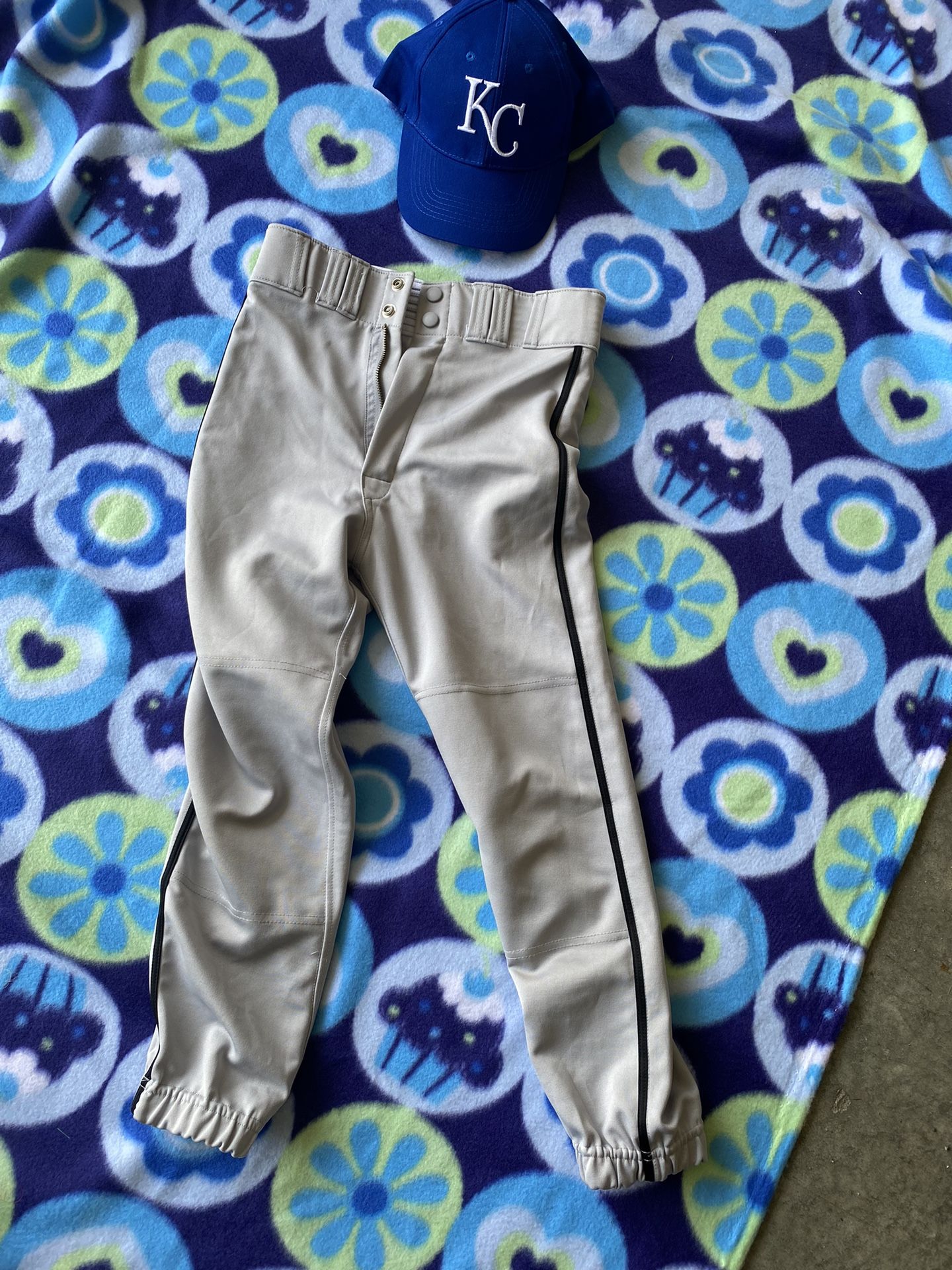 Boys (YL) Baseball Pants & Royals Cap!