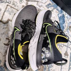 Nike Womens Infinity React Flyknit 
