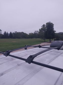 Car roof cargo racks