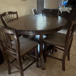 Round Dining Table 
