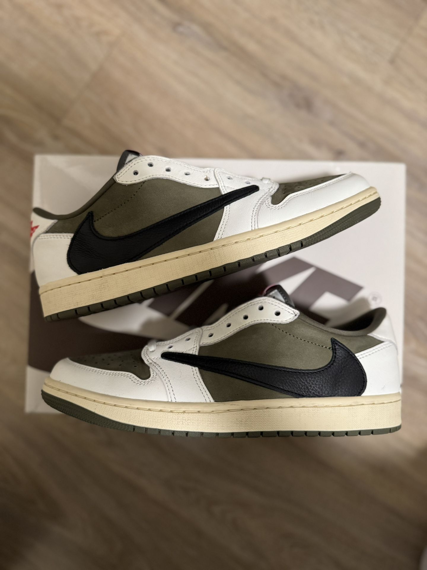 PREOWNED Jordan 1 Low Travis Scott Medium Olive Size 9.5 Men