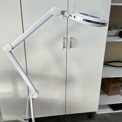 Magnifying Light 