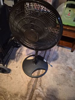 Lasko oscillating fan