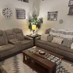 Beautiful Leather Leather Reclining Living Room Seat With Tables