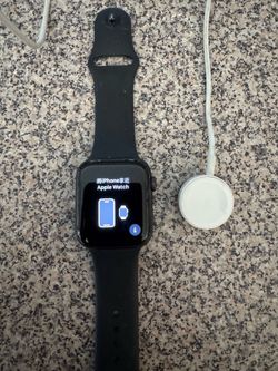 Apple Watch SE GPS, 44mm Space Gray Aluminum Case