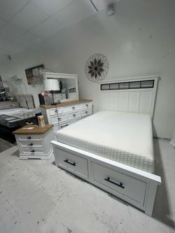 Ashbryn Storage, 4pc Queen Bedset