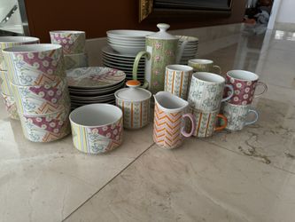 72 Piece Dishware