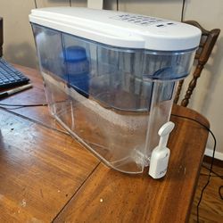 PUR 30 Cup Water Pitcher & Dispenser 