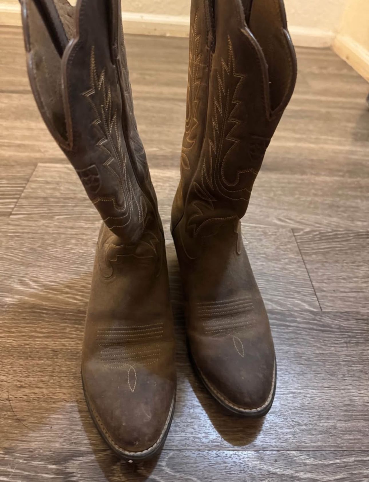 Women’s Ariat Round Toe Boots 