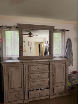 Queen size Bedroom Set
