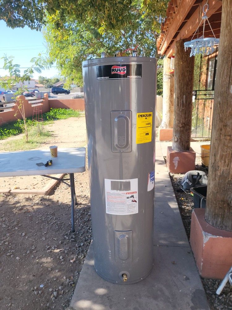 40 Gal Electric Water Heater 40 Gal In Good Condition And Warranty Works Great 19th Ave And Baseline