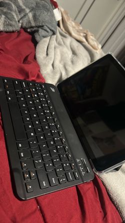 Tablet with Bluetooth Keyboard/ mouse