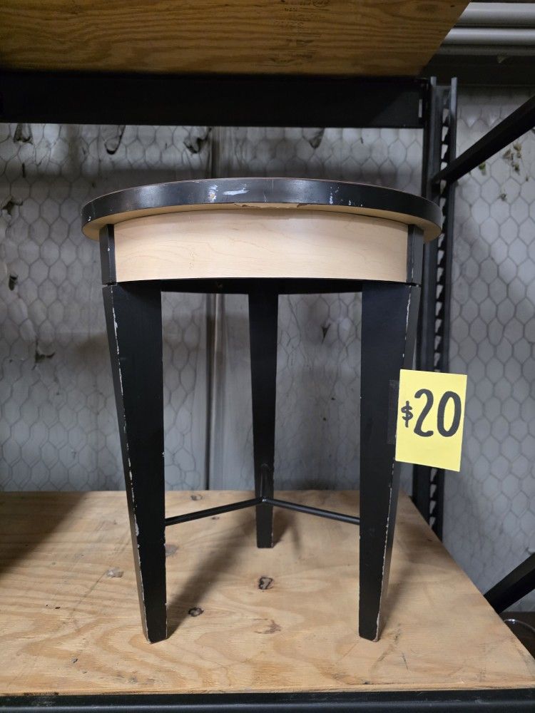 3-legged Round End Table, Laminant Top