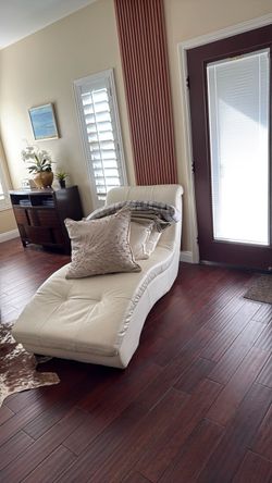 White Leather Chaise Lounge Chair