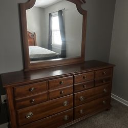 Dresser With Mirror 