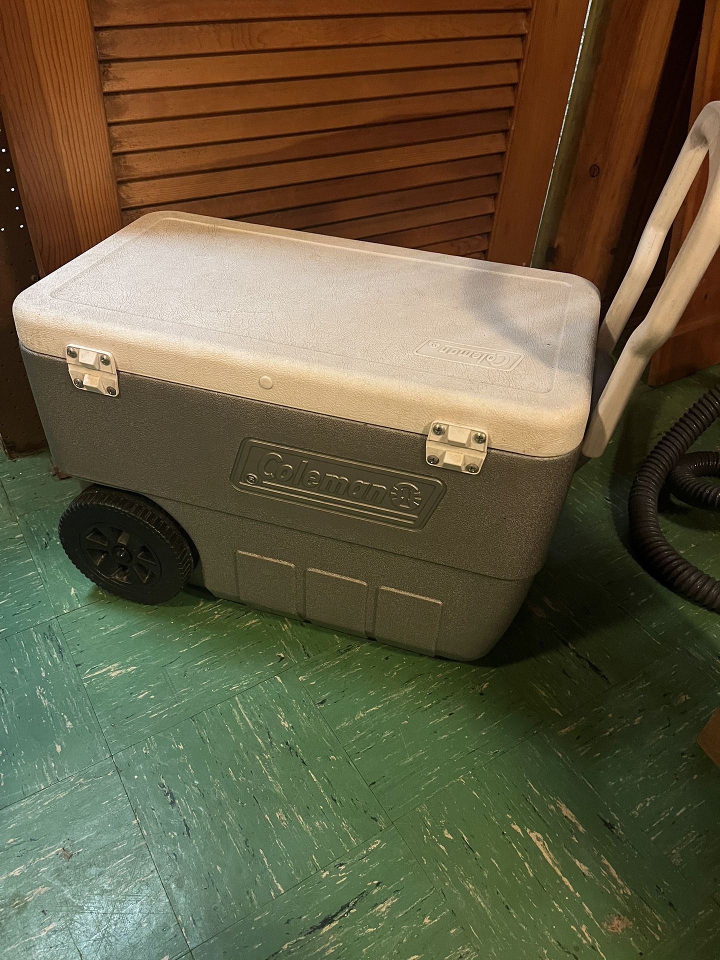 Coleman Cooler  With wheels