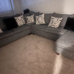 LIKE NEW✨Sectional Couch!! 