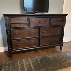 Millennium Key Town Seven-Drawer Dresser (Longwood - Markham Woods Corridor)