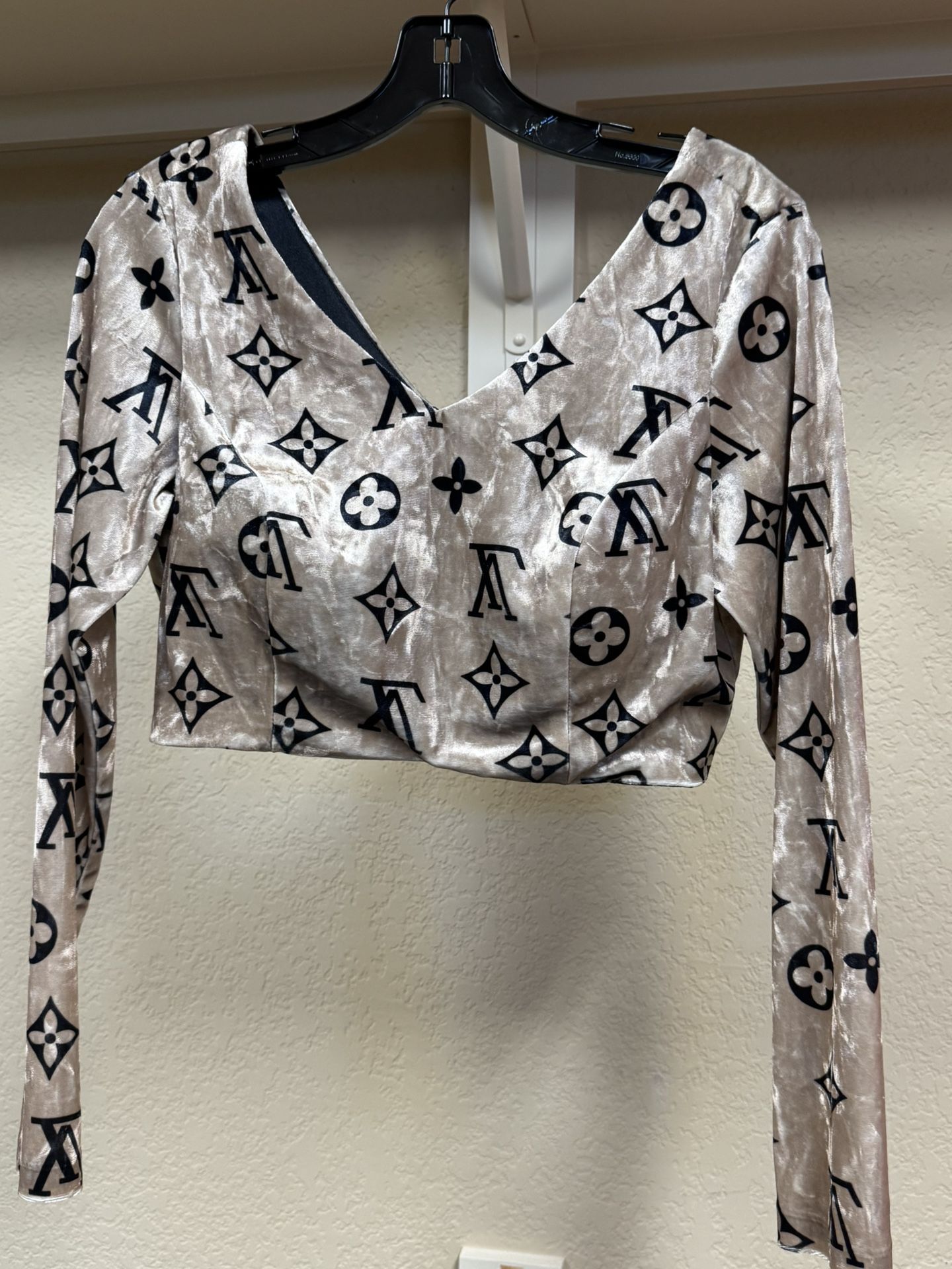 Woman, blouse, size medium