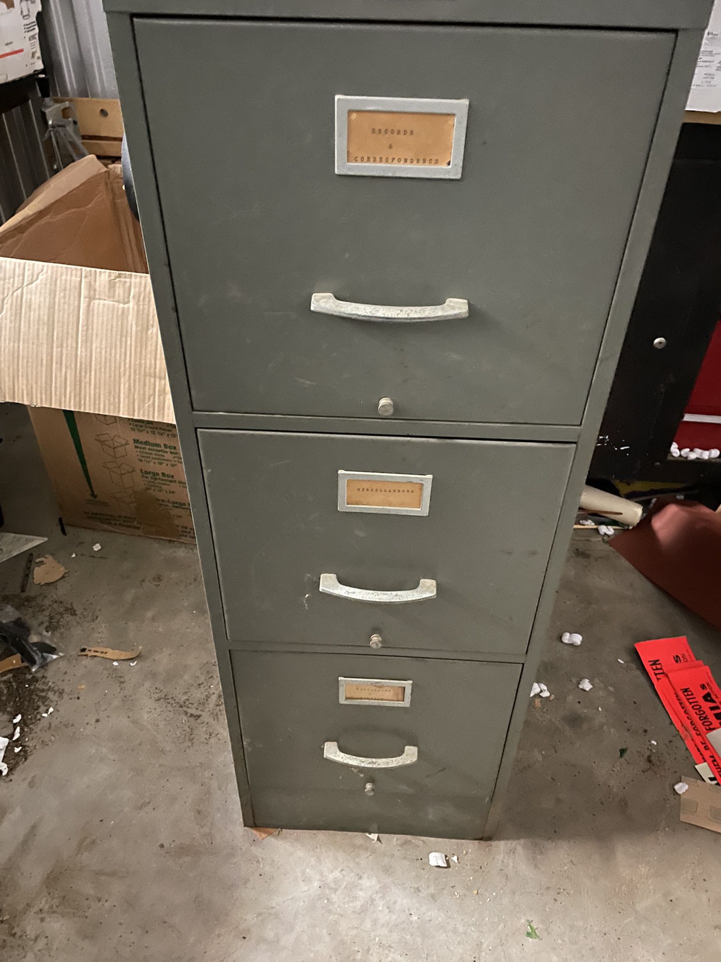 Metal 3 drawer cabinet