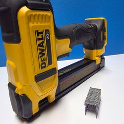 DEWALT 20V MAX CORDLESS CABLE STAPLER TOOL ONLY NEW