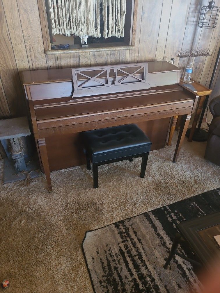 Strauss And Sons Piano (Pick Up Only)