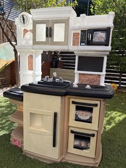 Kids play kitchen