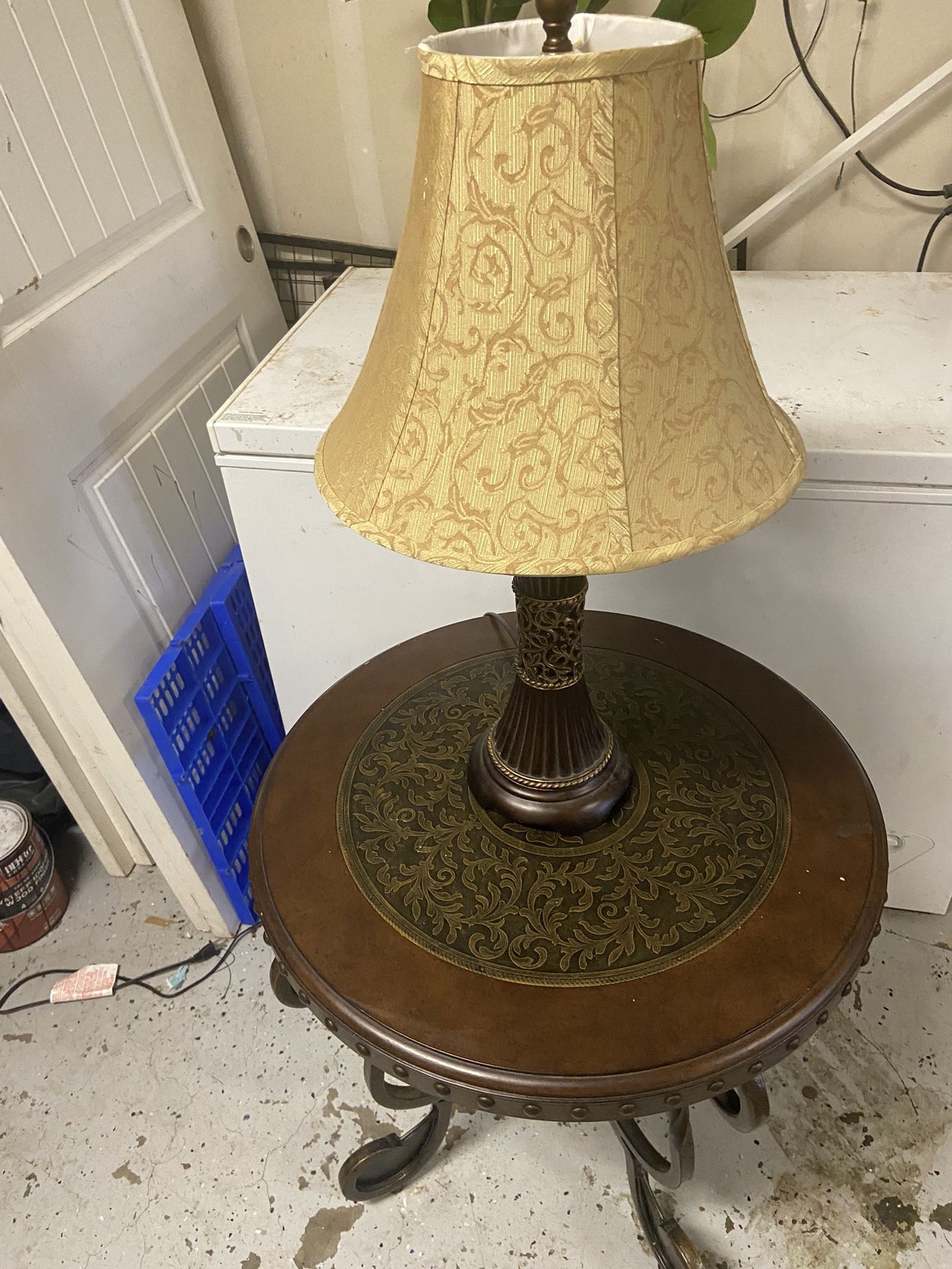 End Table With Lamp
