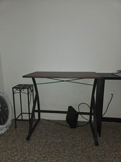 Computer desk