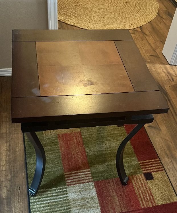 Free end table