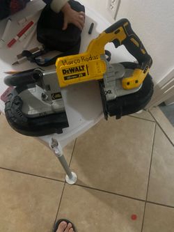 sierra de cinta portátil inalámbrica DEWALT 20V MAX XR