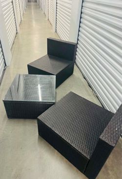 Table with 2 chairs