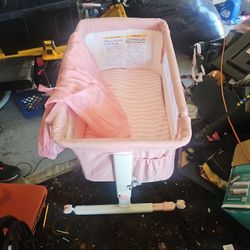 Baby Bassinet New Never Use 