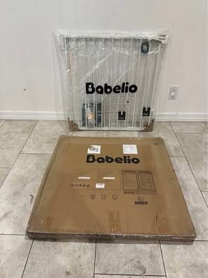 Extra Wide Pet Gate / Baby Gate - Fits Openings 31.5” - 55”