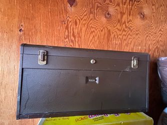 Metal tool box