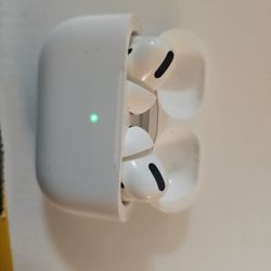 Apple AirPods Pro with MagSafe Case - Excellent Condition