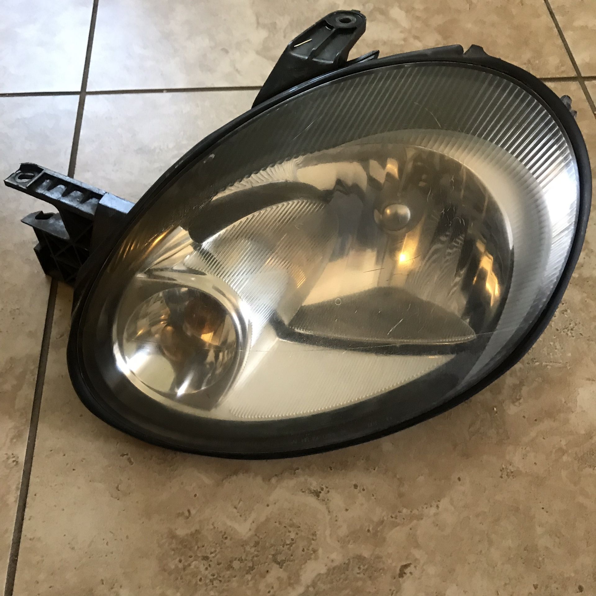 03-05 dodge neon headlight