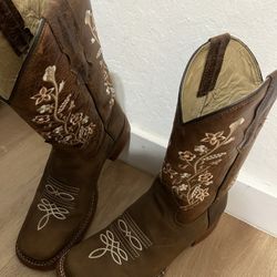 NEW WOMENS BOOTS