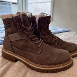 Women’s Hiking/winter Boots Size 9 