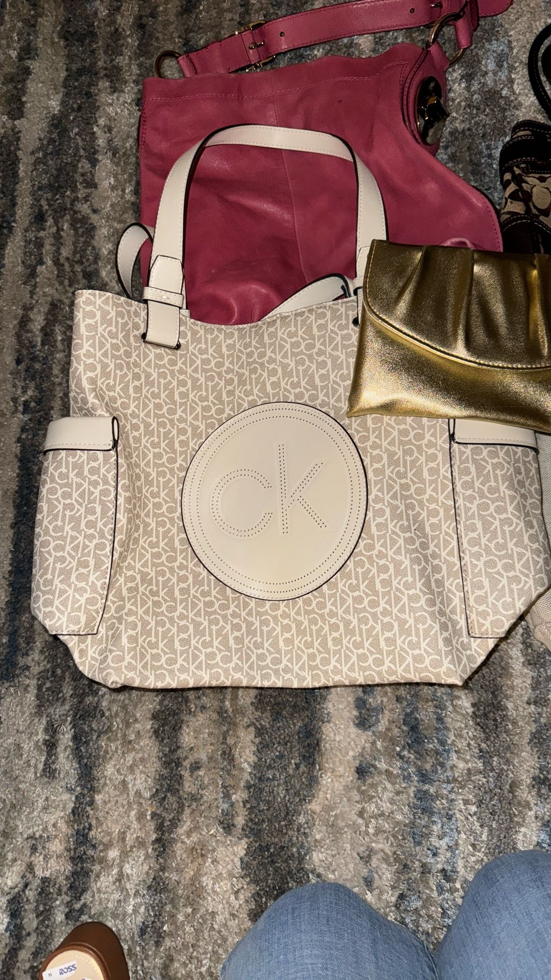 Hardly used hand bag And purses