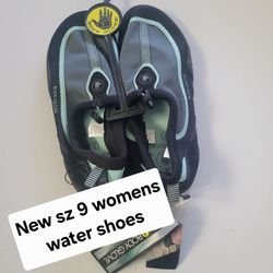 New size 9 womens body glove water shoes nwt hard soles