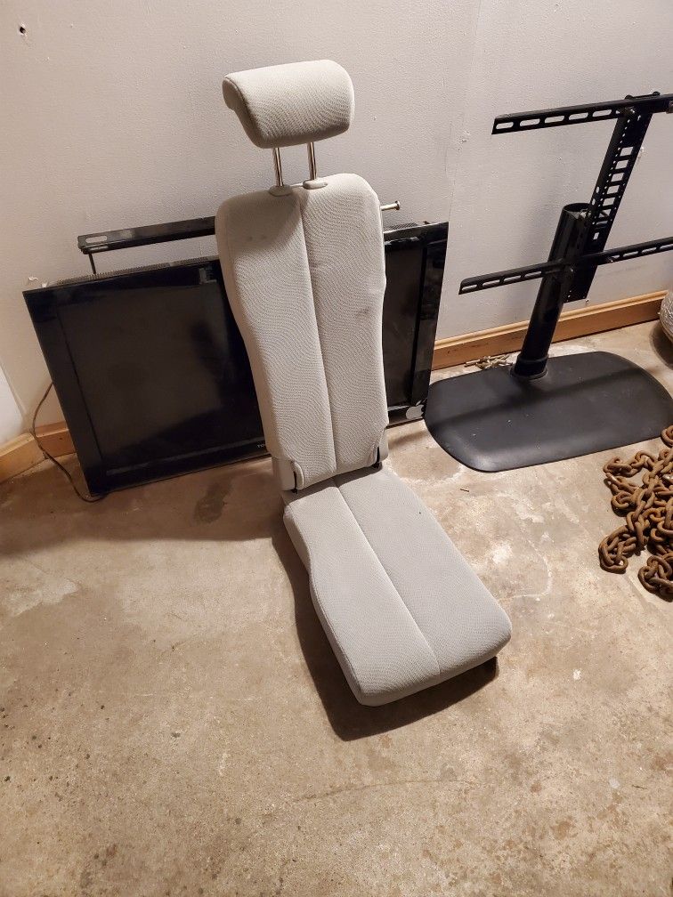  Middle Seat 8 Passenger