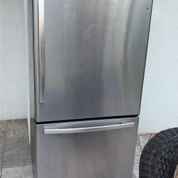 Refrigerator With Ice Maker