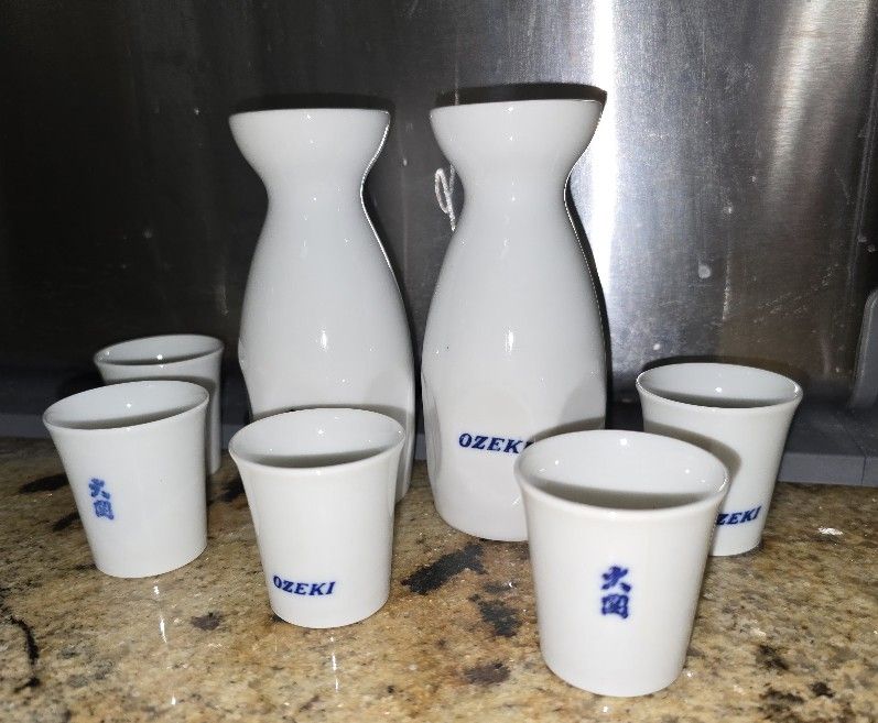 JAPANESE PORCELAIN OZEKI SAKE SET