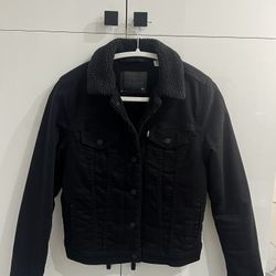 Levi’s Original Women’s Sherpa Trucker Jacket