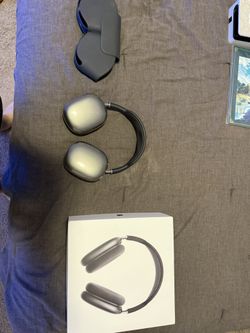 Apple AirPods Max (Space Gray) – Excellent Condition”