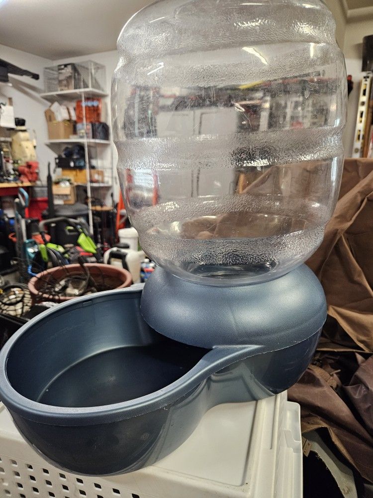 2 Plus Gallon Water Bowl