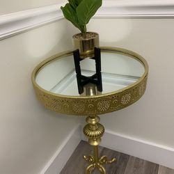 Side And Accent Table Antique Inspired End Table With Frame And Mirrored  Glass Top