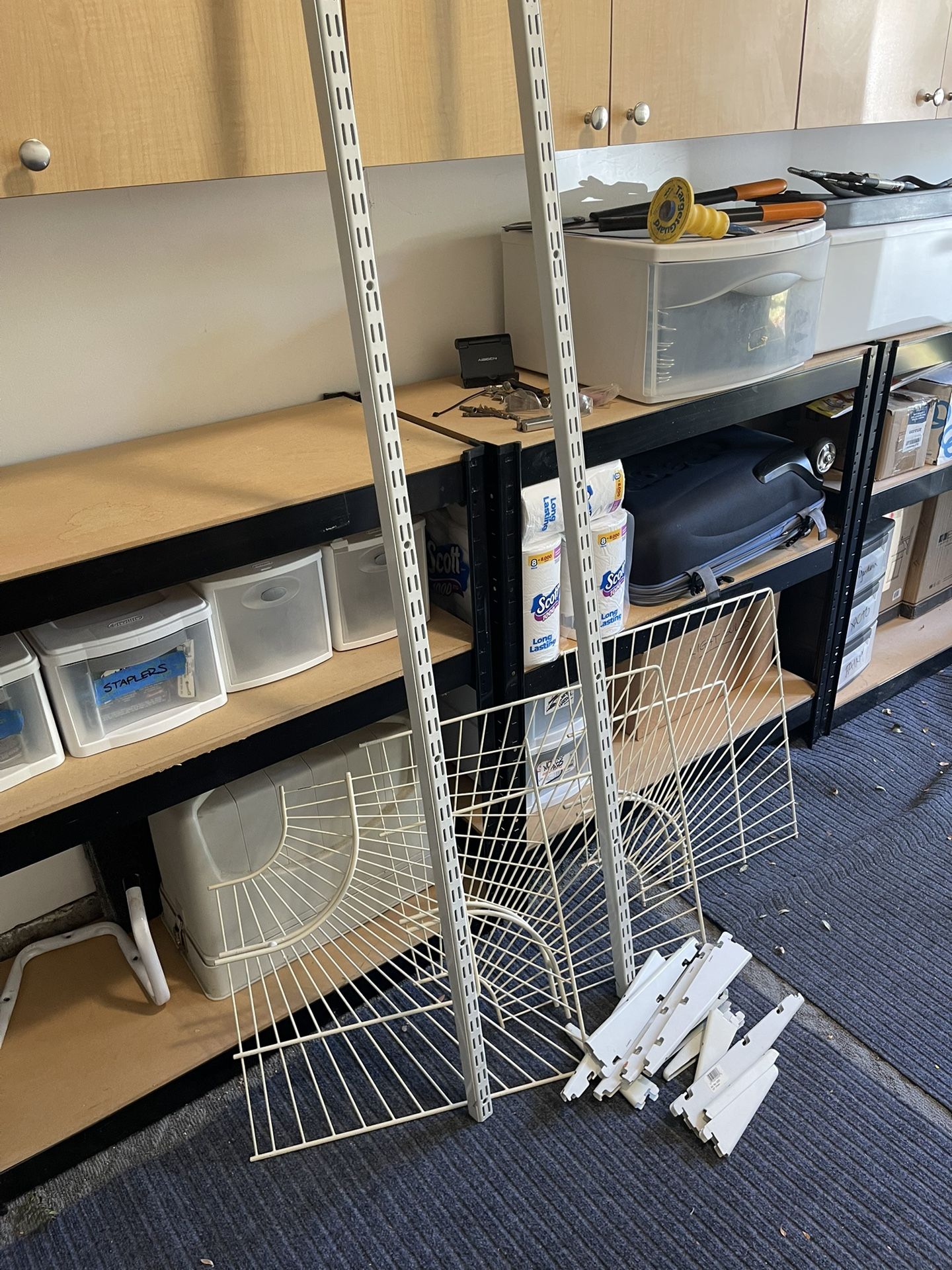FREE Corner shelving With brackets, 4 Mounting Rails and all hardware