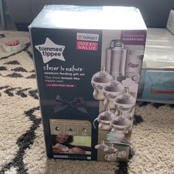 Tommee Tippee Closer to Nature Newborn Baby Essentials Feeding Gift Set New 